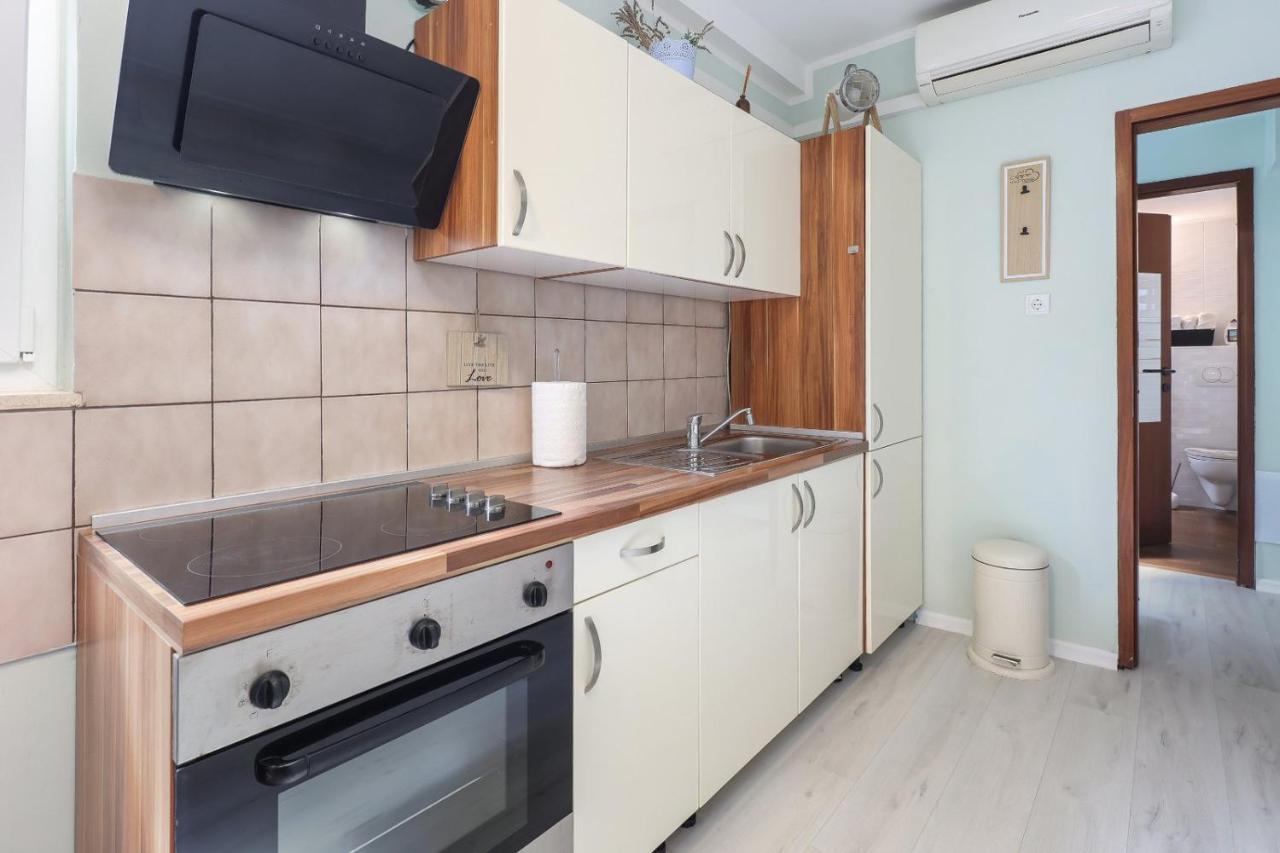 Ada Apartment *